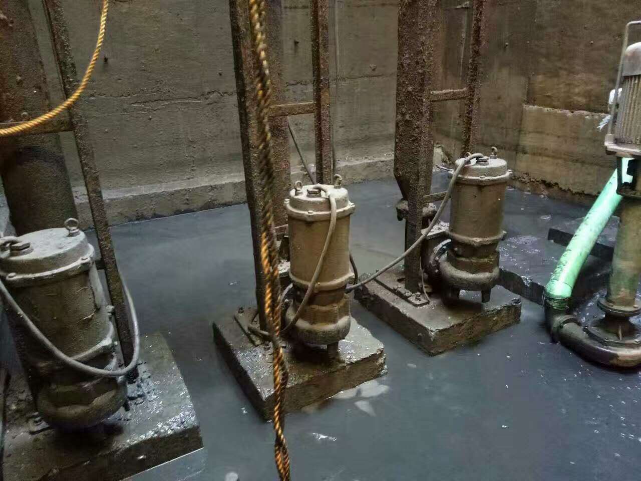 彭泽污水池清理