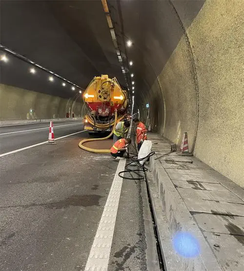 彭泽隧道排水渠清淤